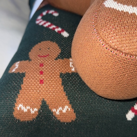 Cupcakes & Cashmere Gingerbread Pillow Set 2 pk New - Picture 2 of 7